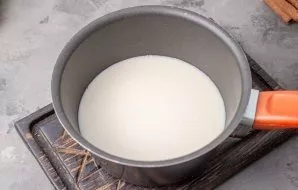 Pour the milk into a saucepan and heat until hot. Do not bring to a boil, 50-60 degrees will be enough.