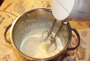 At the end, add flour and beat until smooth. You can use a blender or blender.