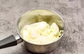 Put cottage cheese in a deep container, add yogurt, vanilla sugar and a spoonful of regular sugar. Crush everything thoroughly with a ble...