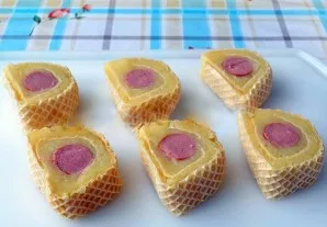 After pressing it tightly, you need to roll the waffle into a roll and carefully cut it into small pieces. Also, sausages in waffles can ...