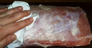 After 14-26 hours, the resulting juice should be poured out, the meat should be washed and dried.