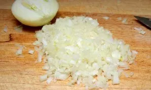 Finely chop the onion.