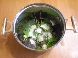 Put spices, chilli, garlic and salt in a saucepan.