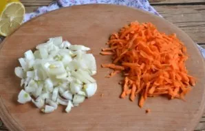 Grate the carrots on a fine grater, cut the onion into small pieces.