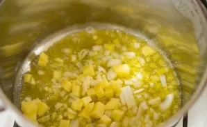 Put potatoes, onion and garlic in a saucepan. Fry until the onion becomes transparent.