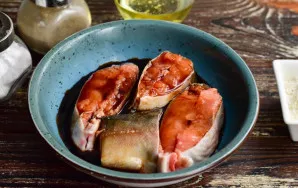 Leave the fish for 30 minutes.