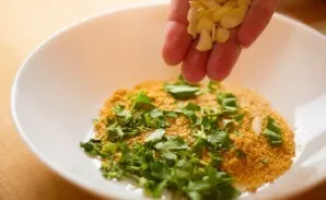 Mix breadcrumbs, flour, chopped dill and almonds. Leave a little chopped dill and almonds for serving.