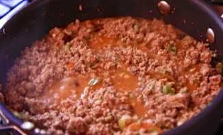 Heat olive oil in a pan and fry the mince over medium heat for 5-7 minutes. After that, put the olives cut in half, 2 bay leaves and ketc...