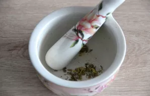 Crush the lavender flowers.