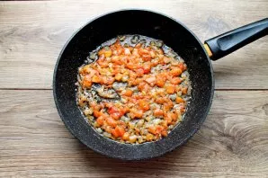 Simmer the vegetables over medium heat for 5-7 minutes, stirring occasionally.
