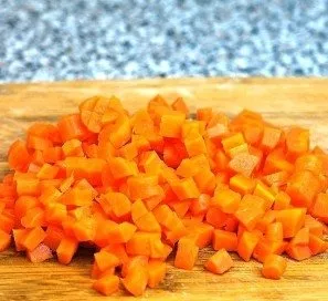 Cut the carrots into similar cubes.