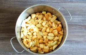 After the specified time, the apples will give juice and there will be more liquid. Put the pot on the fire. Simmer for one hour to one a...