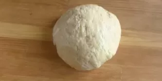 Wrap the dough in plastic film and put it in the refrigerator.