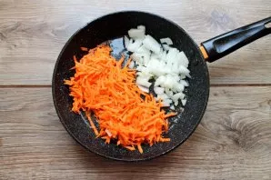After frying the necks, add carrots and chopped onions grated on a coarse grater to the pan. Fry vegetables over medium heat, stirring fo...