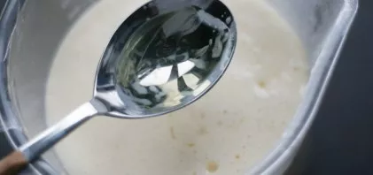 At this stage, you can add baking powder and pour milk. Mix thoroughly, add vegetable oil. The dough should be homogeneous and not strati...