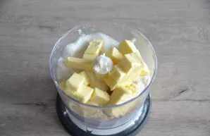 Add the chilled butter, cut into cubes, and mix everything to a crumbly mass.
