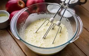 Beat these ingredients with a mixer until fluffy. Beat for about 2-3 minutes until the mass really becomes fluffy.