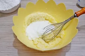 Add sour cream and mix well again.