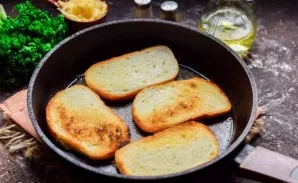 Toast the slices of bread in a dry frying pan until golden brown.