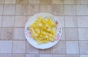 Wash the potatoes, boil in salted water. Cool, peel and cut into small cubes.