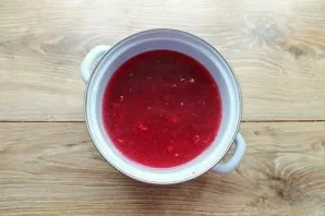 Put the squeezed cranberry pulp in a saucepan and pour water. Put on medium heat and bring everything to a boil and immediately remove fr...