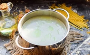 From any parts of the chicken, boil the broth, adjust the taste of the broth with salt and pepper.