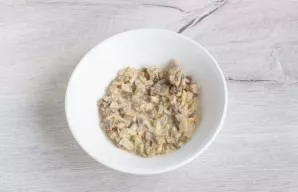 Finely chop the onion and mushrooms. Fry the onions in vegetable oil, then add the mushrooms and at the end of the frying, stew for one m...