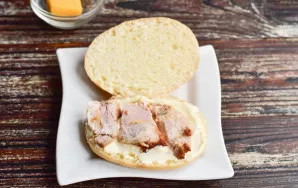 Cut the meat into several pieces and place on a bun.