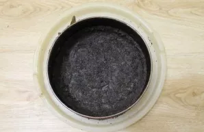 For a removable form with a diameter of 18 centimeters, remove the bottom, place on the container and wrap the inside of the mold with a ...