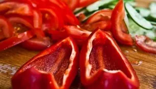 Cut the peppers in half, remove the seeds and tails.