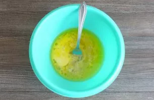 Beat 2 eggs and mix well with a fork.