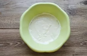 Sift the flour into a bowl and mix into a smooth dough. The dough should have the consistency of pancakes.