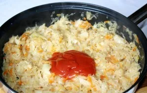 Approximately at the beginning of the stewing, as soon as water is added, pour the tomato paste and stir. Try spices too you may need to...