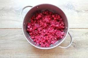 Sort out the raspberries and put them in a pot with a thick bottom.