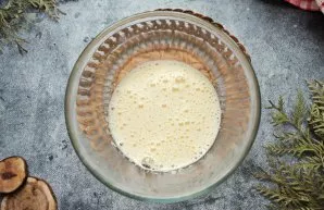 Add the melted butter to the mixture and stir with a mixer at a low speed.