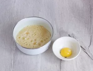 Separate the yolk of one egg. We beat the proteins and 2 eggs with sugar. Remember that you can consume more sugar, the casserole is mode...