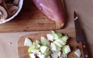 Finely chop the onion.