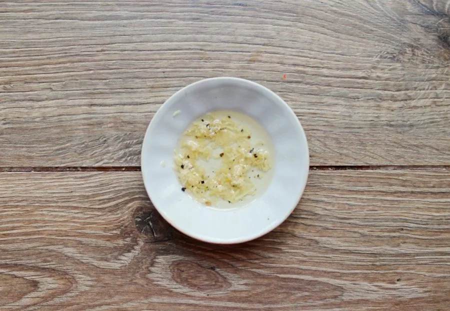 Peel and chop the garlic. Mix salt, pepper, garlic and vegetable oil in a bowl.