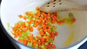 Heat a little oil in a saucepan, add vegetables and, stirring, fry for 3-4 minutes.