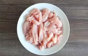 Wash the chicken breast. Dry with napkins. Cut into thin, narrow strips.