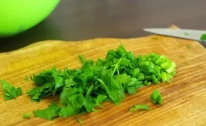 Then finely chop the onion letters and parsley.