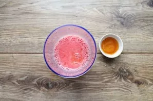 Add honey to the blender bowl, crush until smooth and serve immediately.