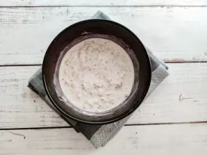 Remove the oatmeal from the refrigerator and mix.