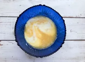 Pour in the milk and mix well again. Leave half the milk.