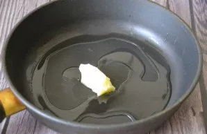 Fry in two pans, pour vegetable oil and butter into one.