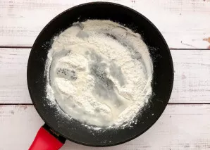 Pour 100 milliliters of hot water and mix well.