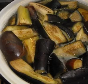 Boil the eggplants for 5 minutes.