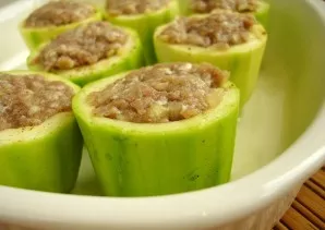In a form greased with vegetable oil, put cups of zucchini stuffed with minced meat and place in an oven at 180 degrees for about an hour.