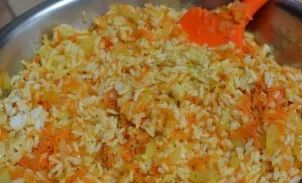 When the rice and carrots have cooled, mix them and season to taste.