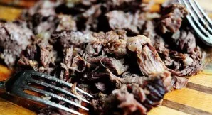 Chop the cooked meat with two forks.